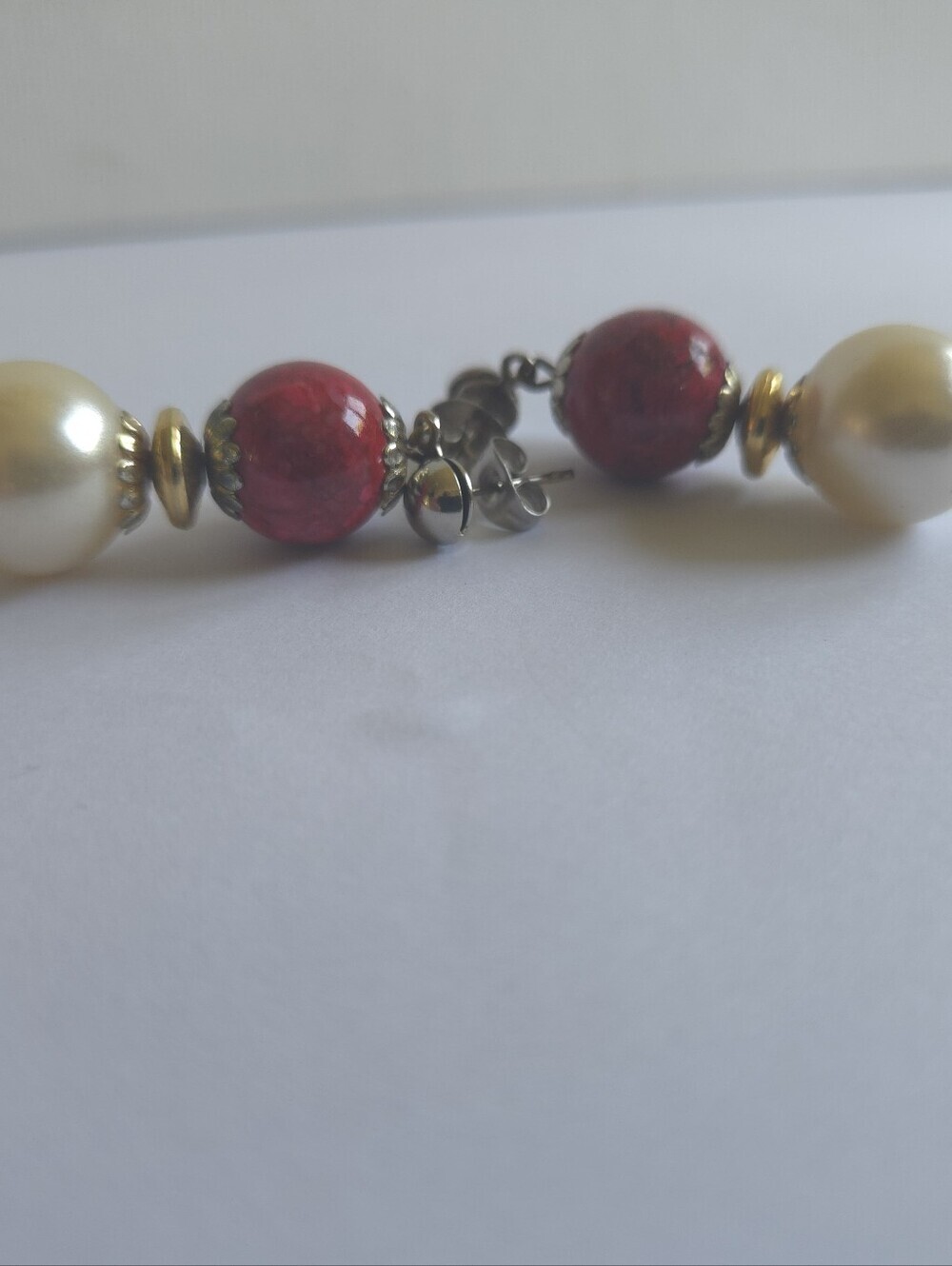 Vintage 1980s Red & Faux Pearl Dangle Earrings Mixed‎ Metal Bead Drop Post - Picture 6 of 8